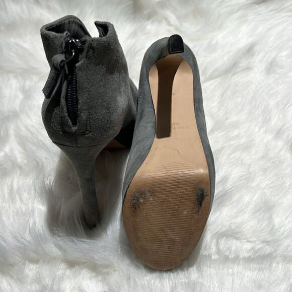 Nine West Grey Suede Vamp Peep Toe Booties Size 8.5.  B83 - Picture 8 of 9